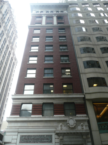 the facade of the California Pacific Building at 105 Montgomery, San Francisco, seen from street level